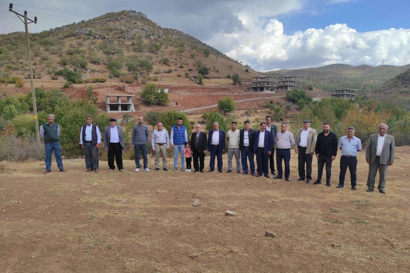 30 yıl sonra dönüş yaptılar yol, su ve elektrik engeline takıldılar