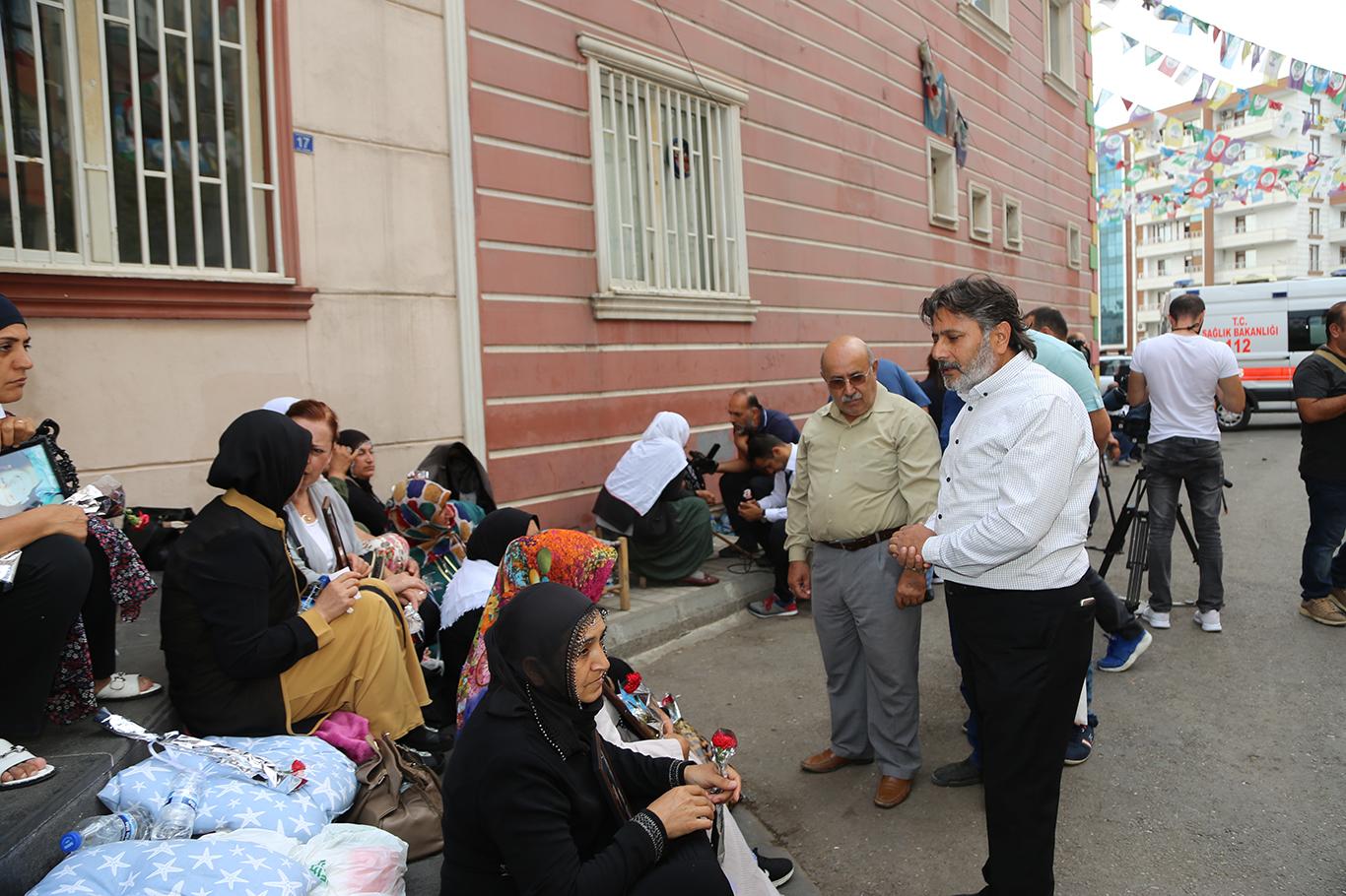 STKlar: Meşru zeminde bu annelerin feryadına ses vermeliyiz