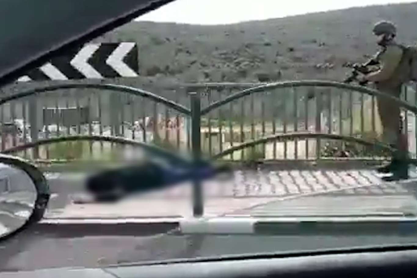  Siyonist işgalciler bir Filistinli genci şehit etti