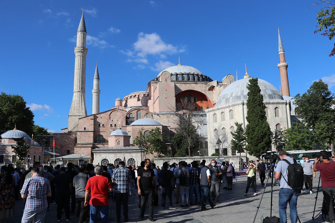 ABD ve Avrupa, Ayasofya Camii'nin ibadete açılmasını hazmedemedi
