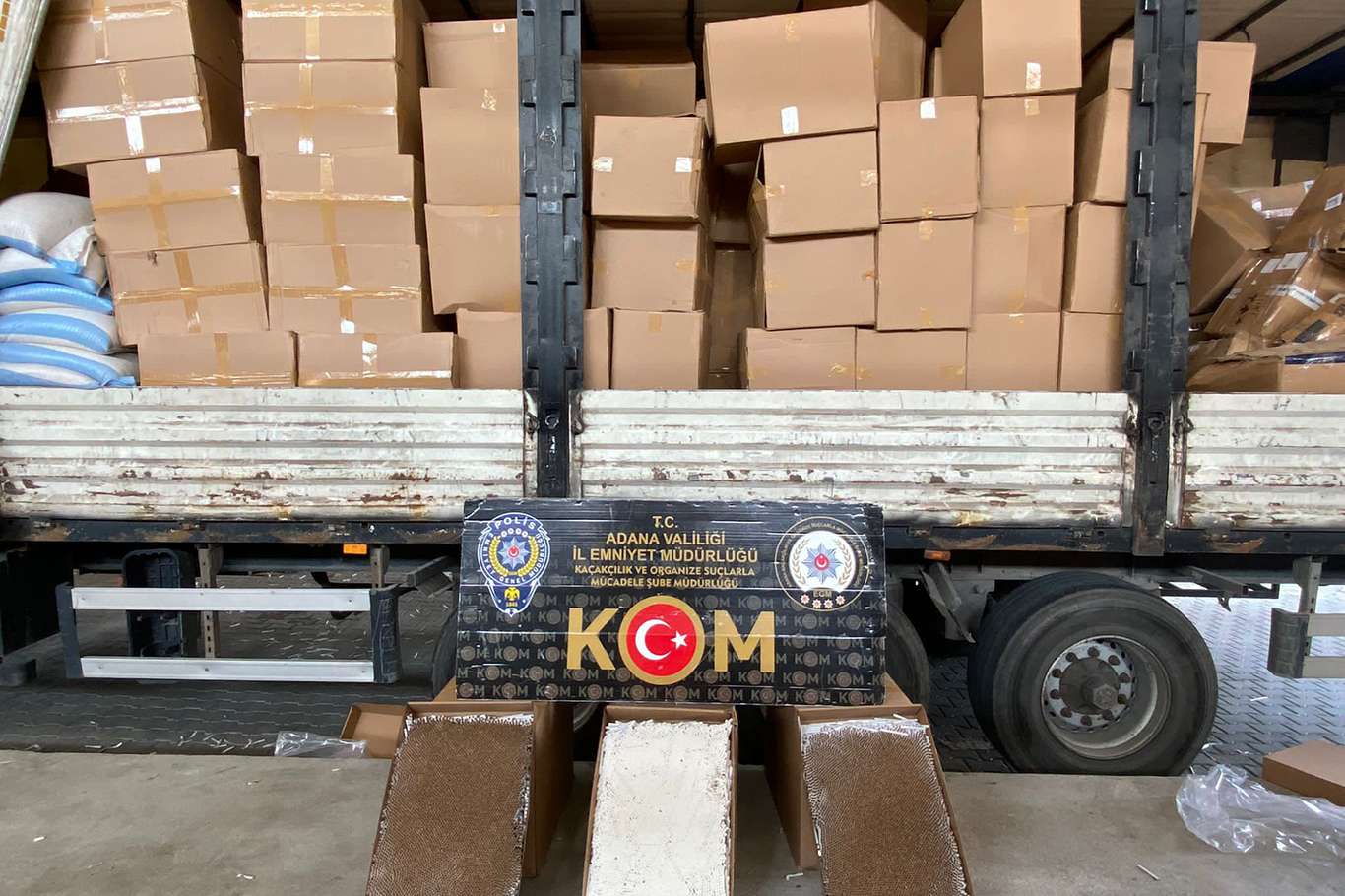Adana’da 8 milyon 560 bin makaron ele geçirildi