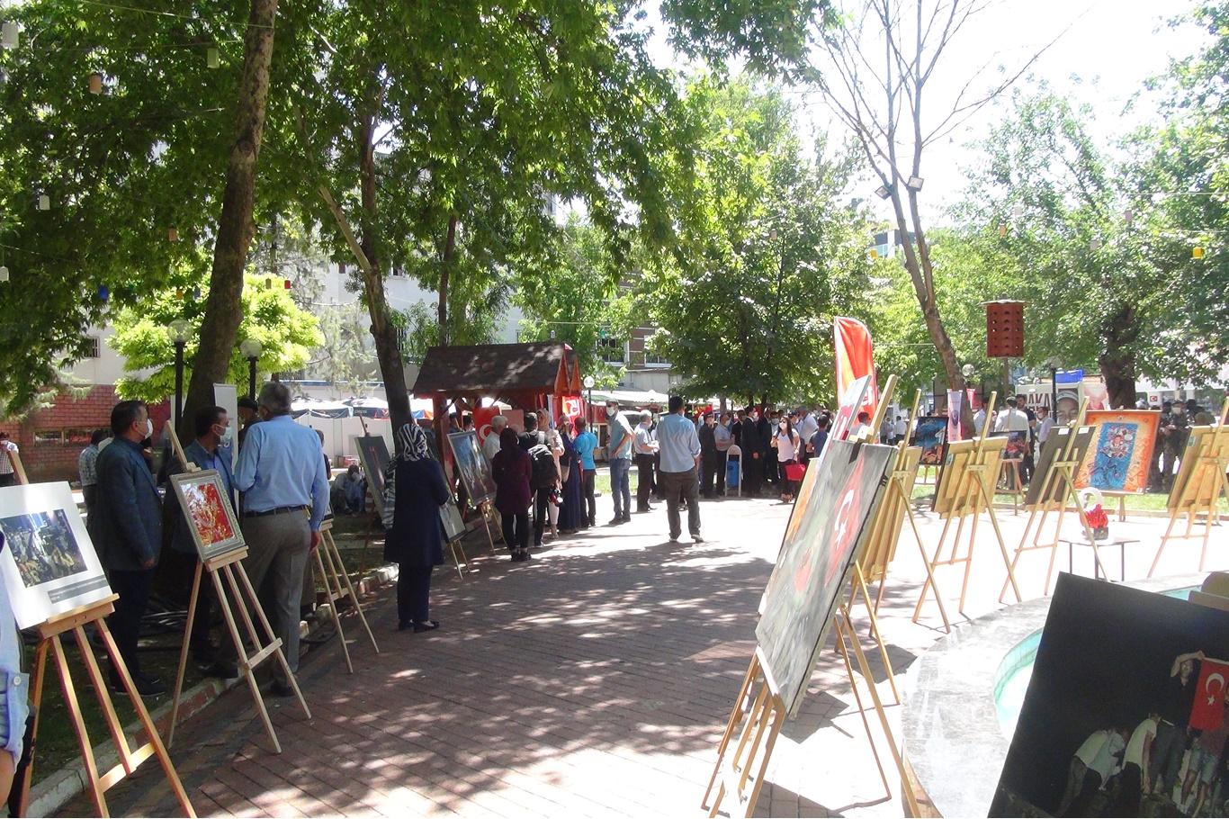 Adıyaman'da 15 Temmuz resim sergisi açıldı