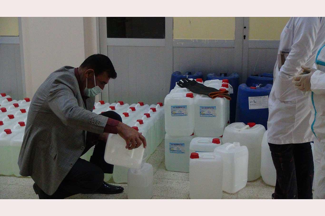 Adıyaman Mesleki ve Teknik Anadolu Lisesi dezenfektan üretimine devam ediyor