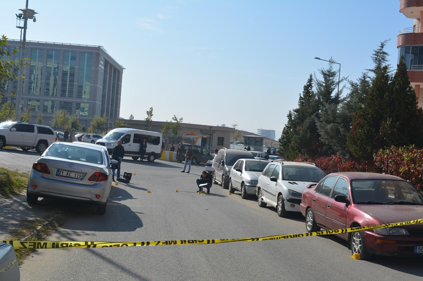 Adliye önünde silahlı kavga: Bir ölü 3 yaralı 