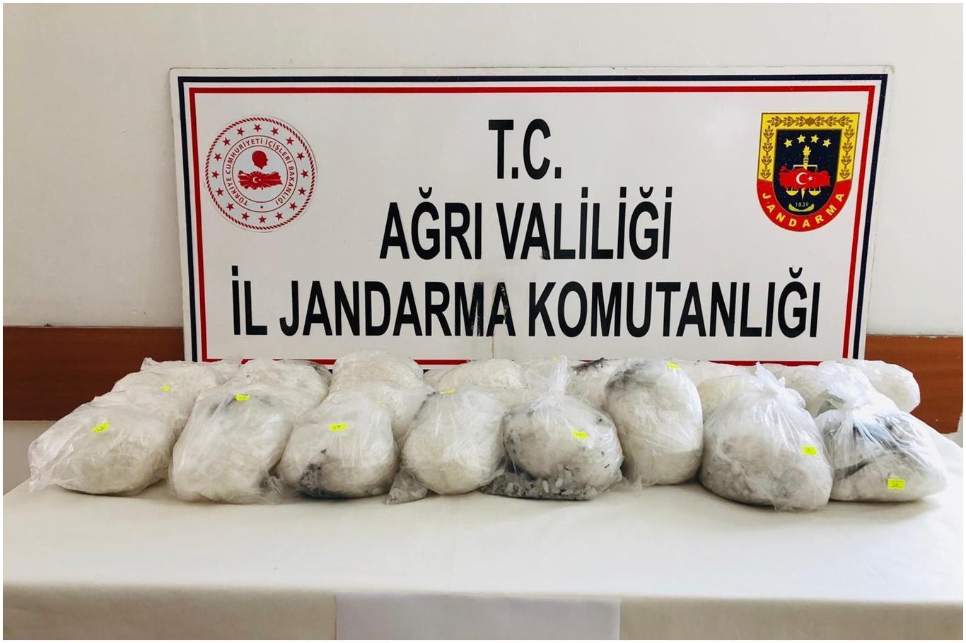 Ağrı’da 30 kilo uyuşturucu ele geçirildi