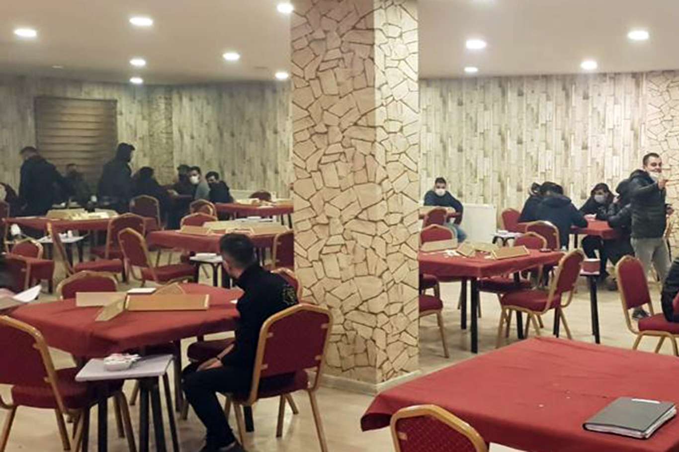 Ağrı'da Coronavirus tedbirlerine uymayan 70 kişiye 220 bin TL para cezası kesildi