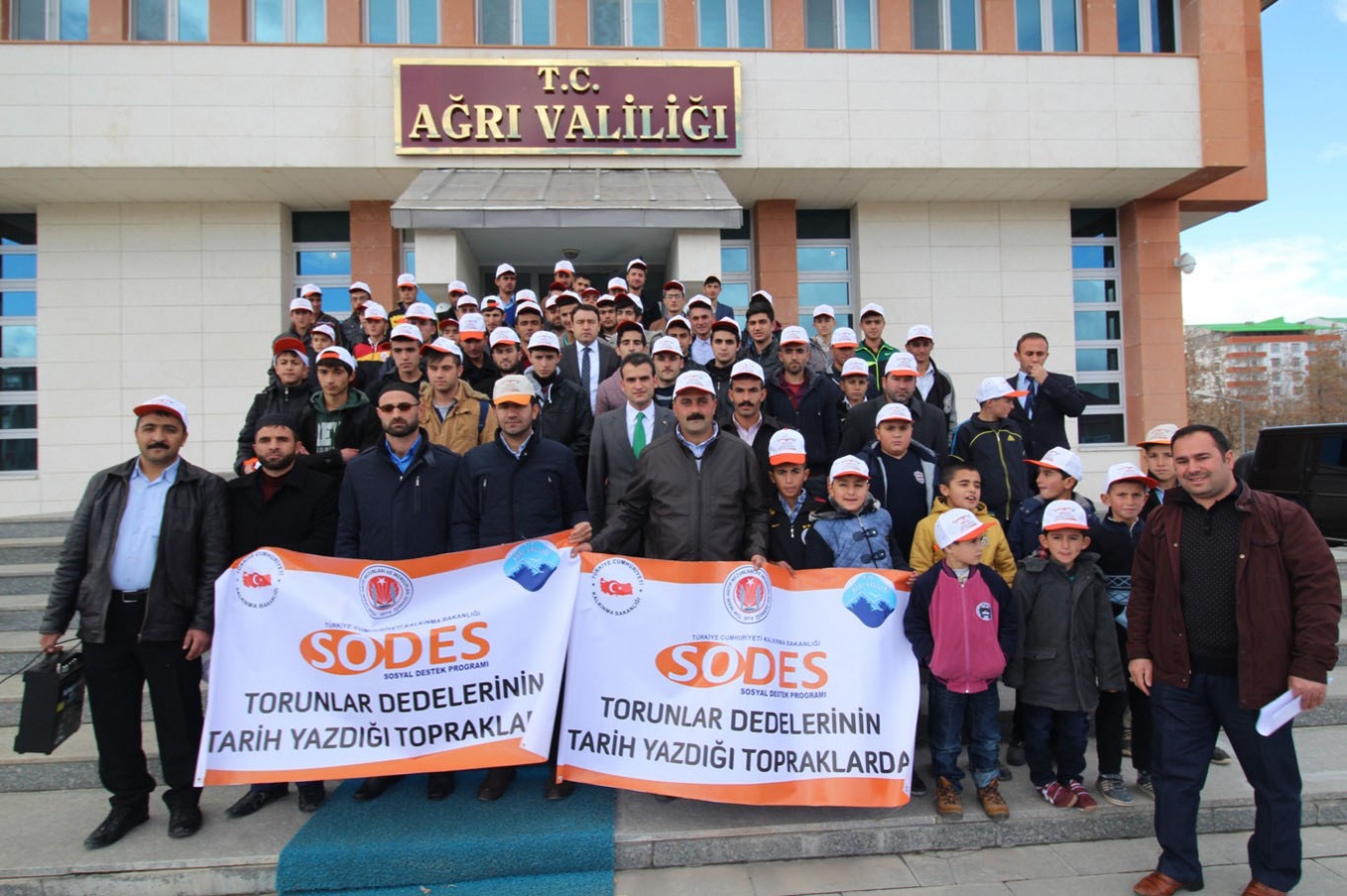 Ağrı'dan 90 kişilik grup Çanakkale gezisi için yola çıktı 