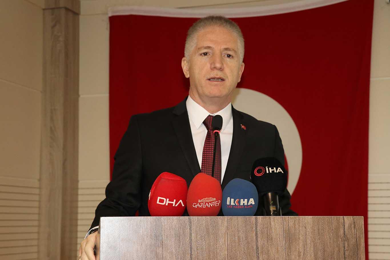 "Akademik başarı için çok kitap okumamız lazım"