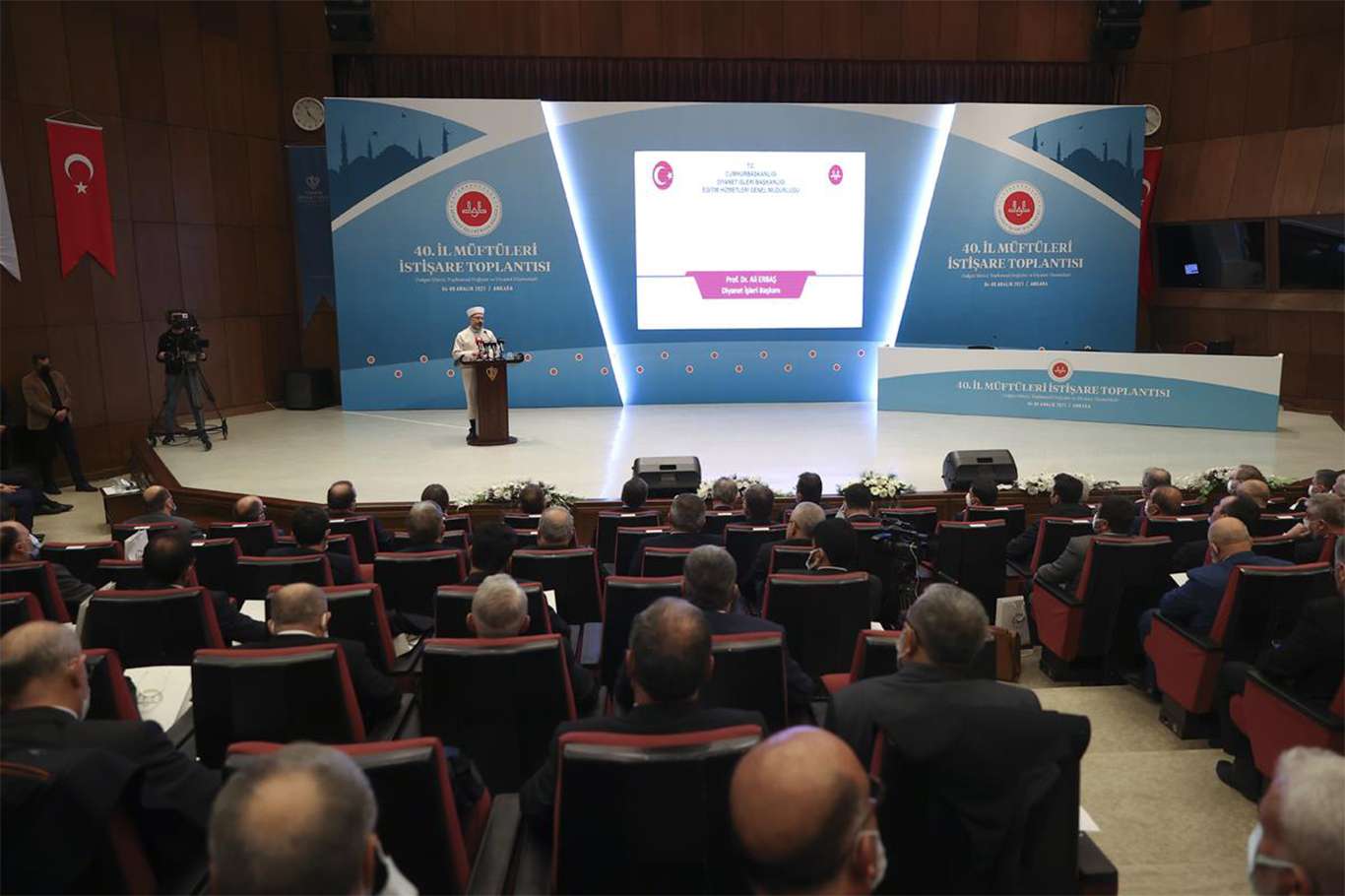 Ali Erbaş: "Camilerimizi birer yenilenme ve arınma merkezine dönüştürmeliyiz"