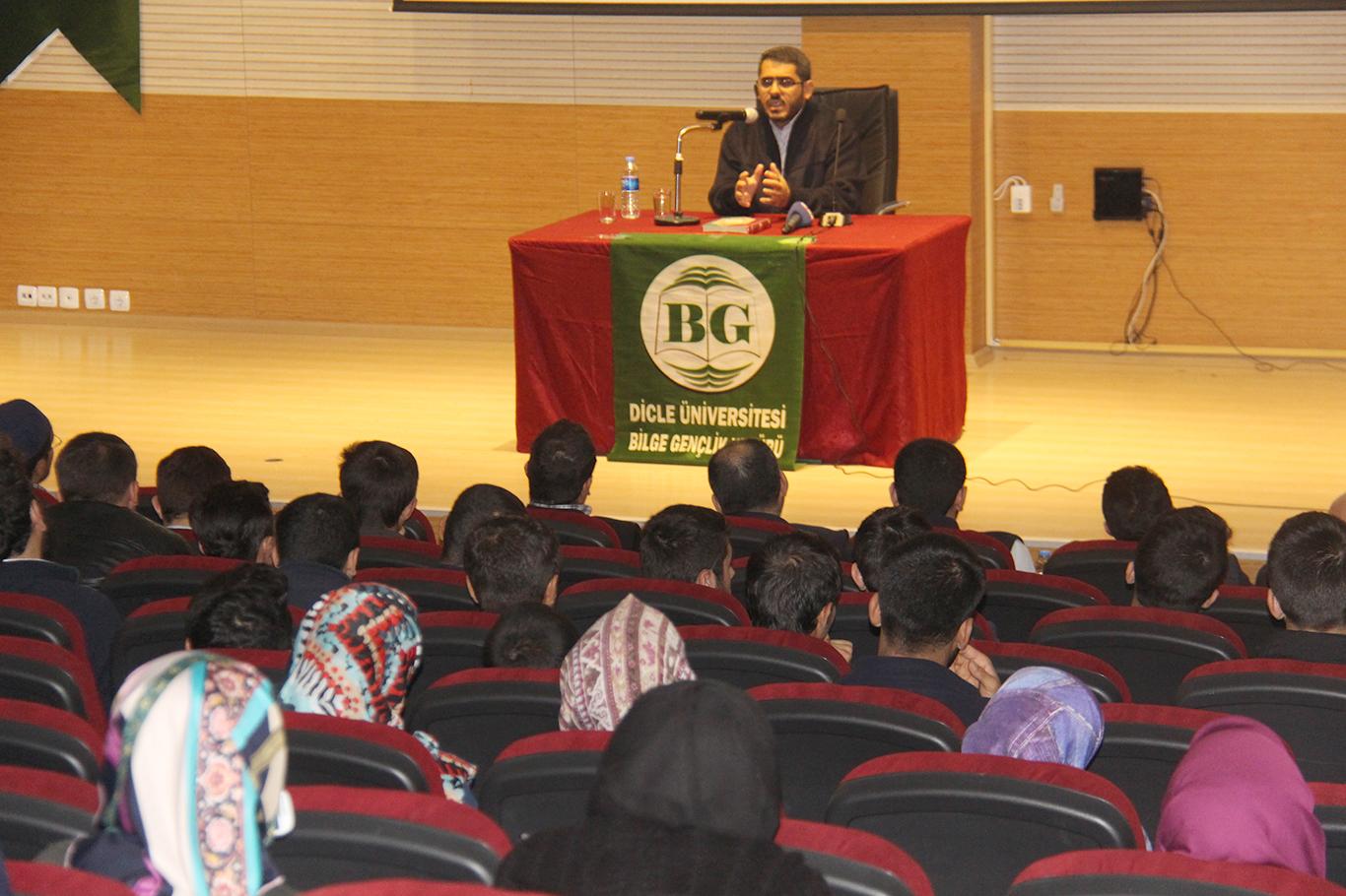 "Aliya İzzetbegoviç inancını taviz vermeden sergiledi"