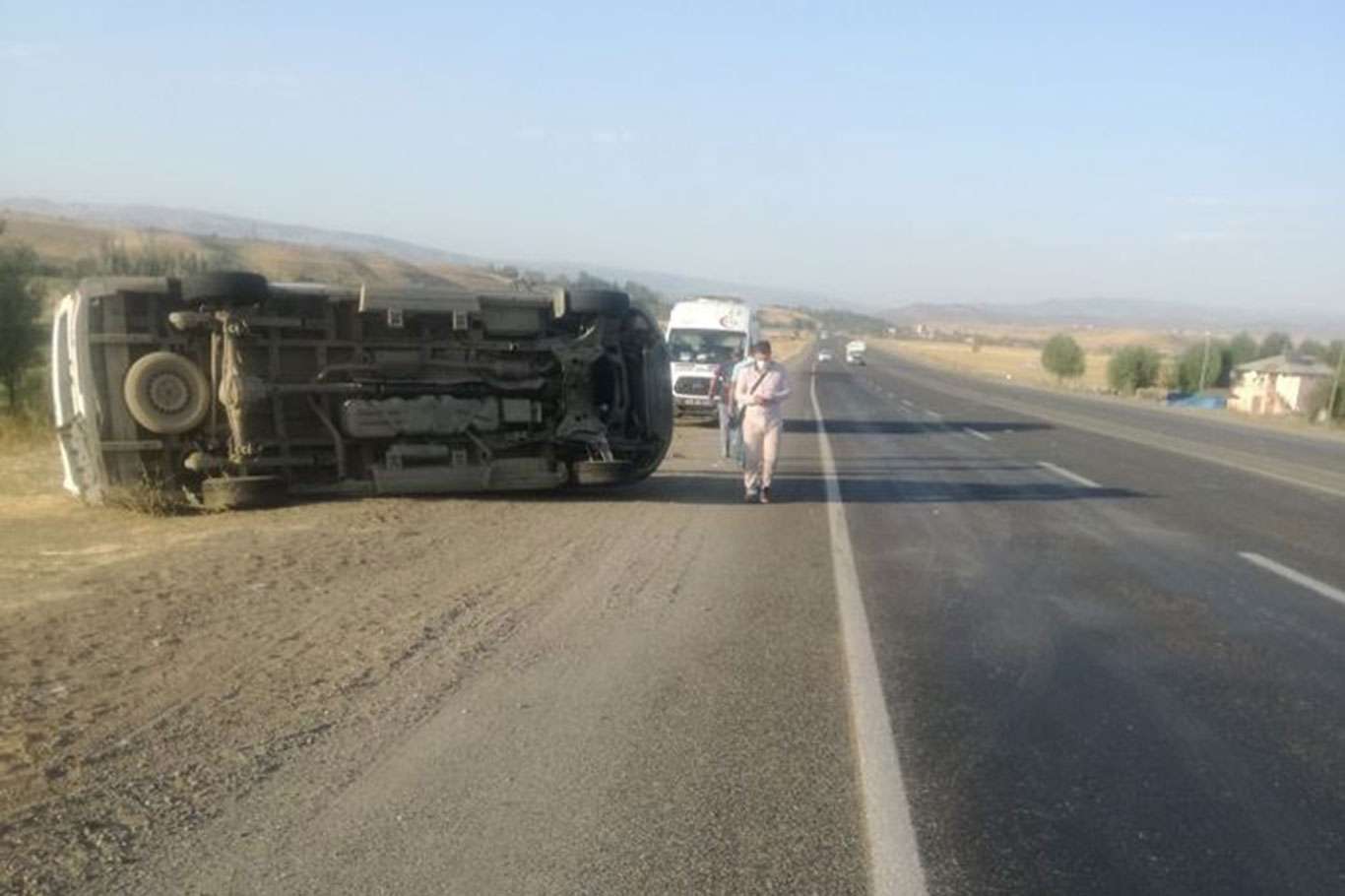 Ambulansın devrilmesi sonucu bir kişi yaralandı