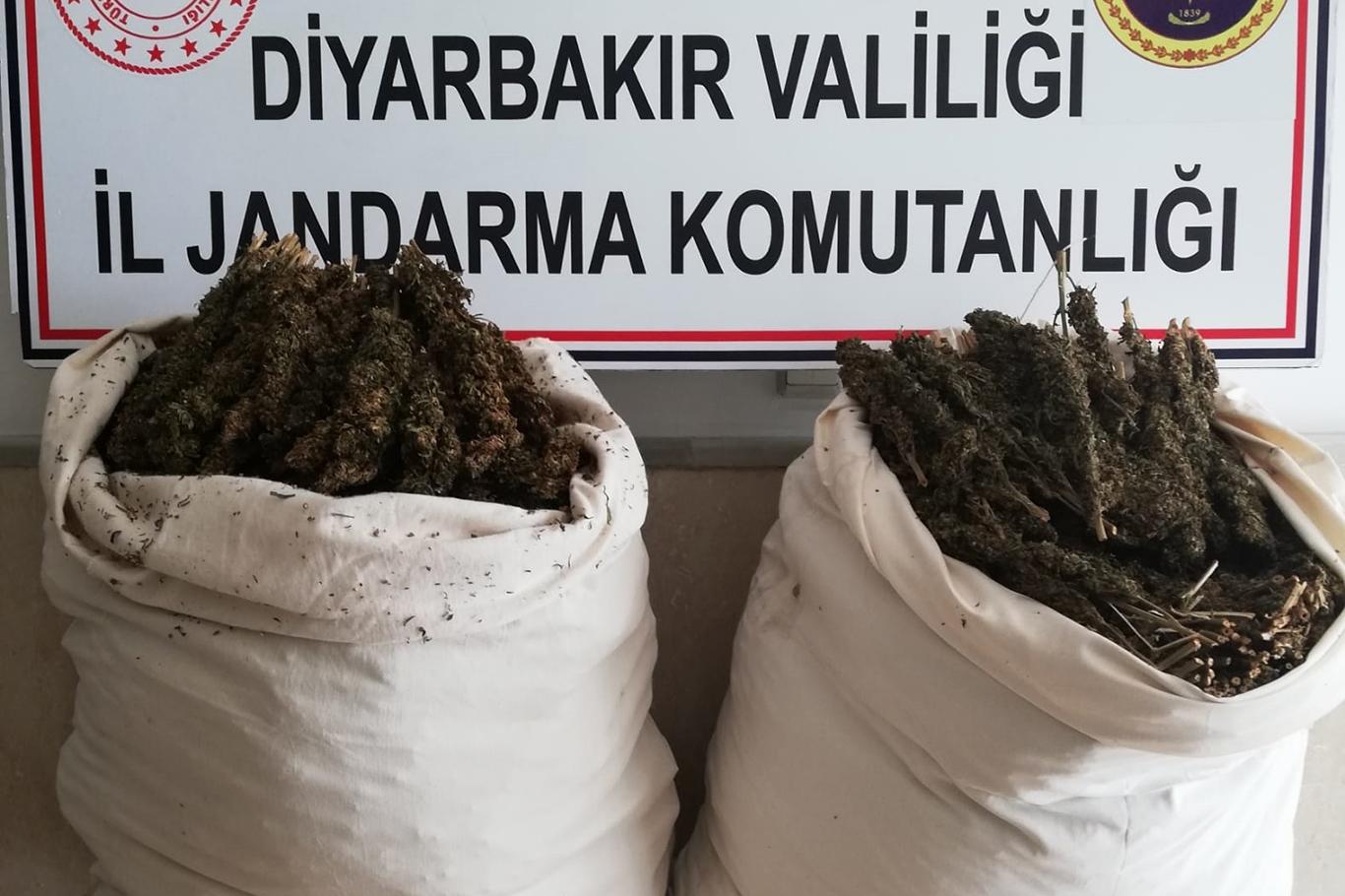 Araca zulalanmış 47 kilogram esrar ele geçirildi