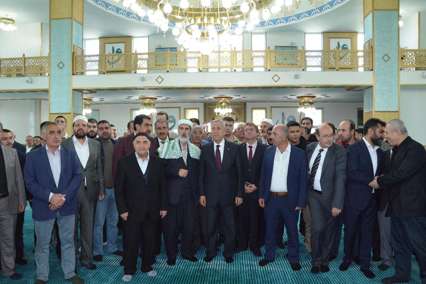 Arınç: Resulullah'ın ismi geçtiği an Diyarbakır meydanları doldurur