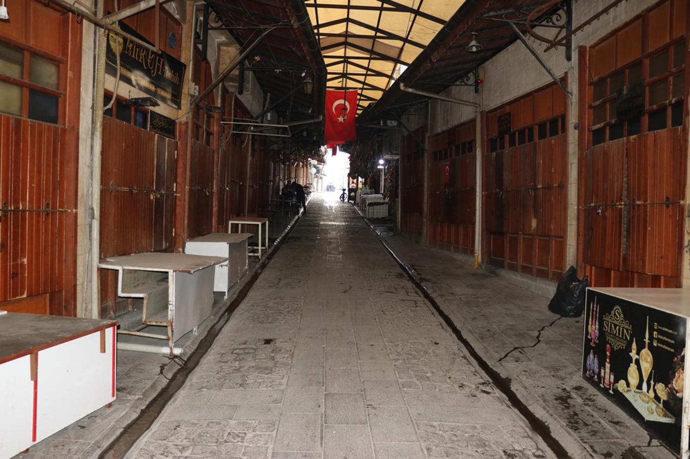 Asırlardır çekiç seslerinin susmadığı Bakırcılar Çarşısı sessizliğe büründü