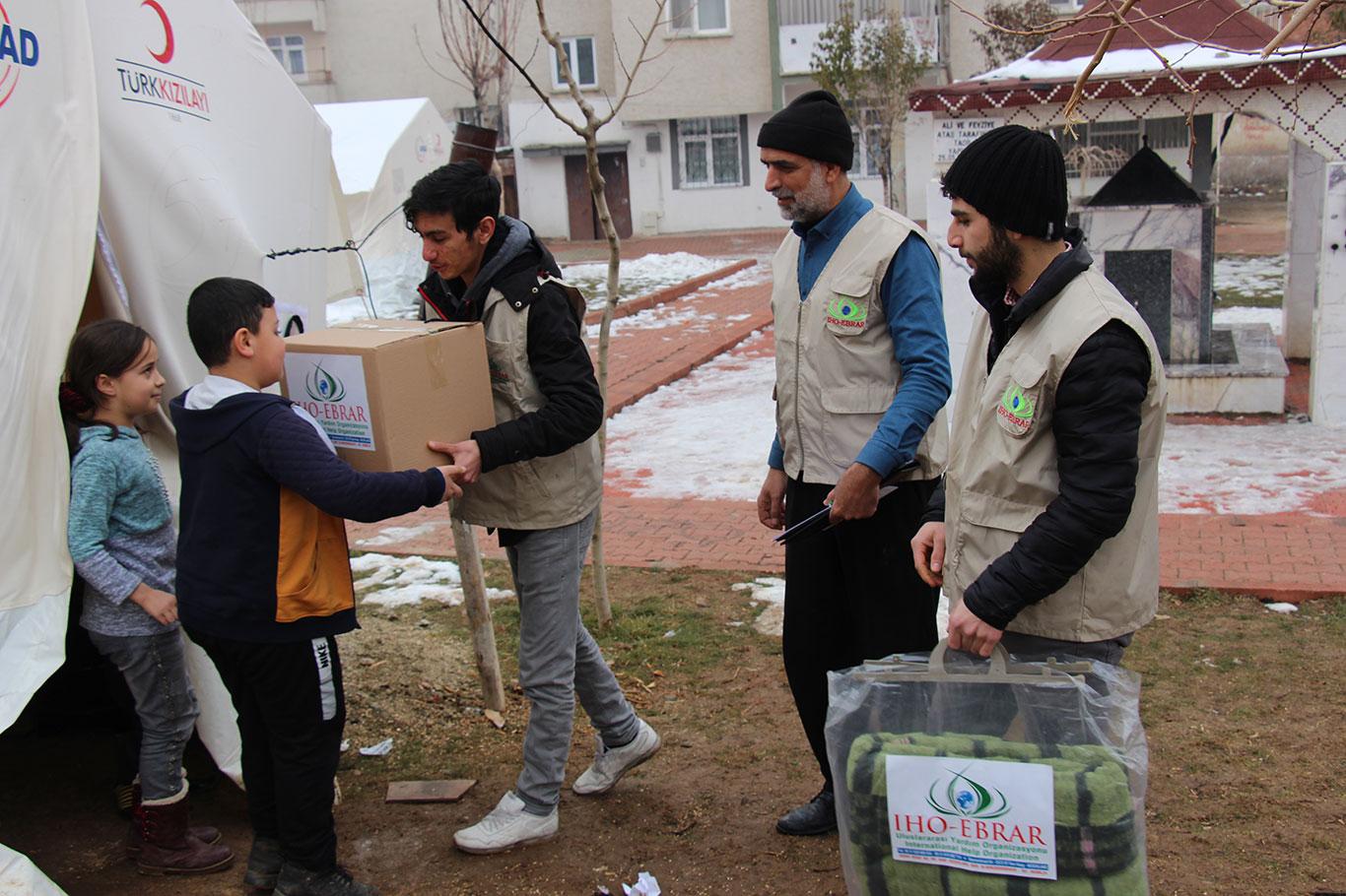 Avrupa'nın farklı bölgelerindeki camilerden depremzedelere yardım