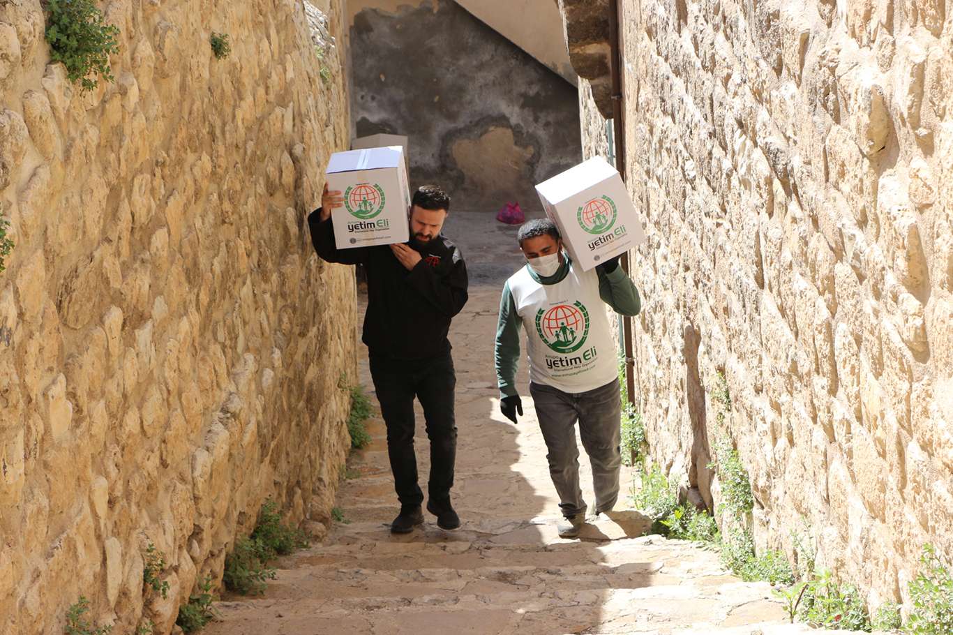 ​Avrupa Yetim Eli Mardin’deki yetim ailelere gıda yardımında bulundu