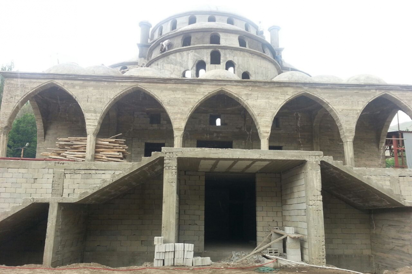 Bahçesaray Merkez Camii yardım bekliyor
