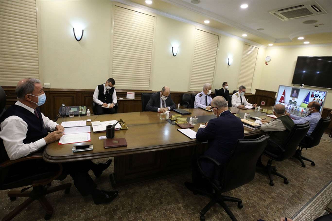 Bakan Akar video telekonferans yöntemiyle toplantı yaptı