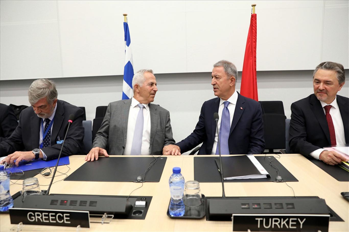 Bakan Akar, Yunan mevkidaşıyla görüştü