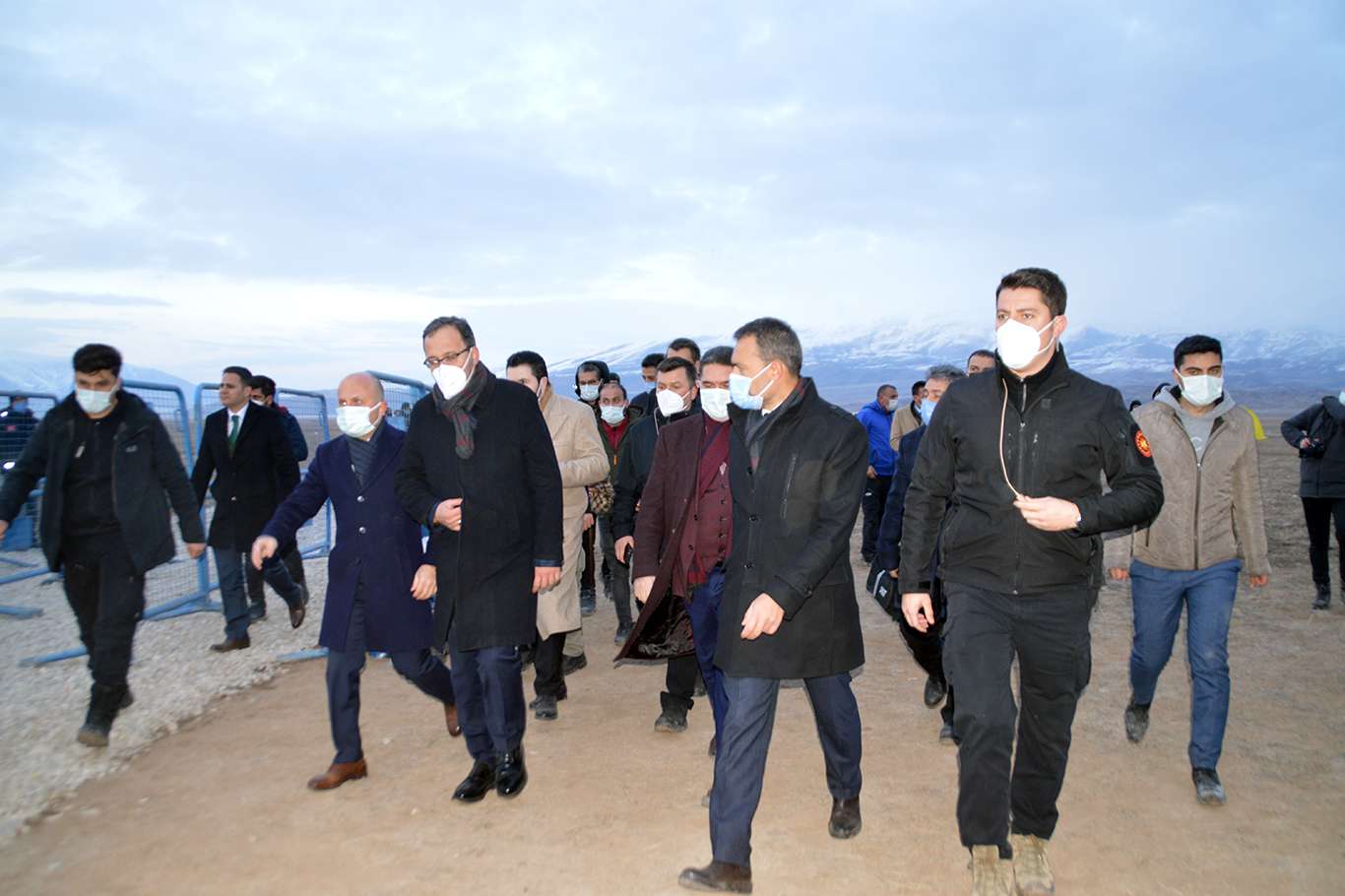 Bakan Kasapoğlu'nun Ağrı temasları akşam saatlerinde de devam etti