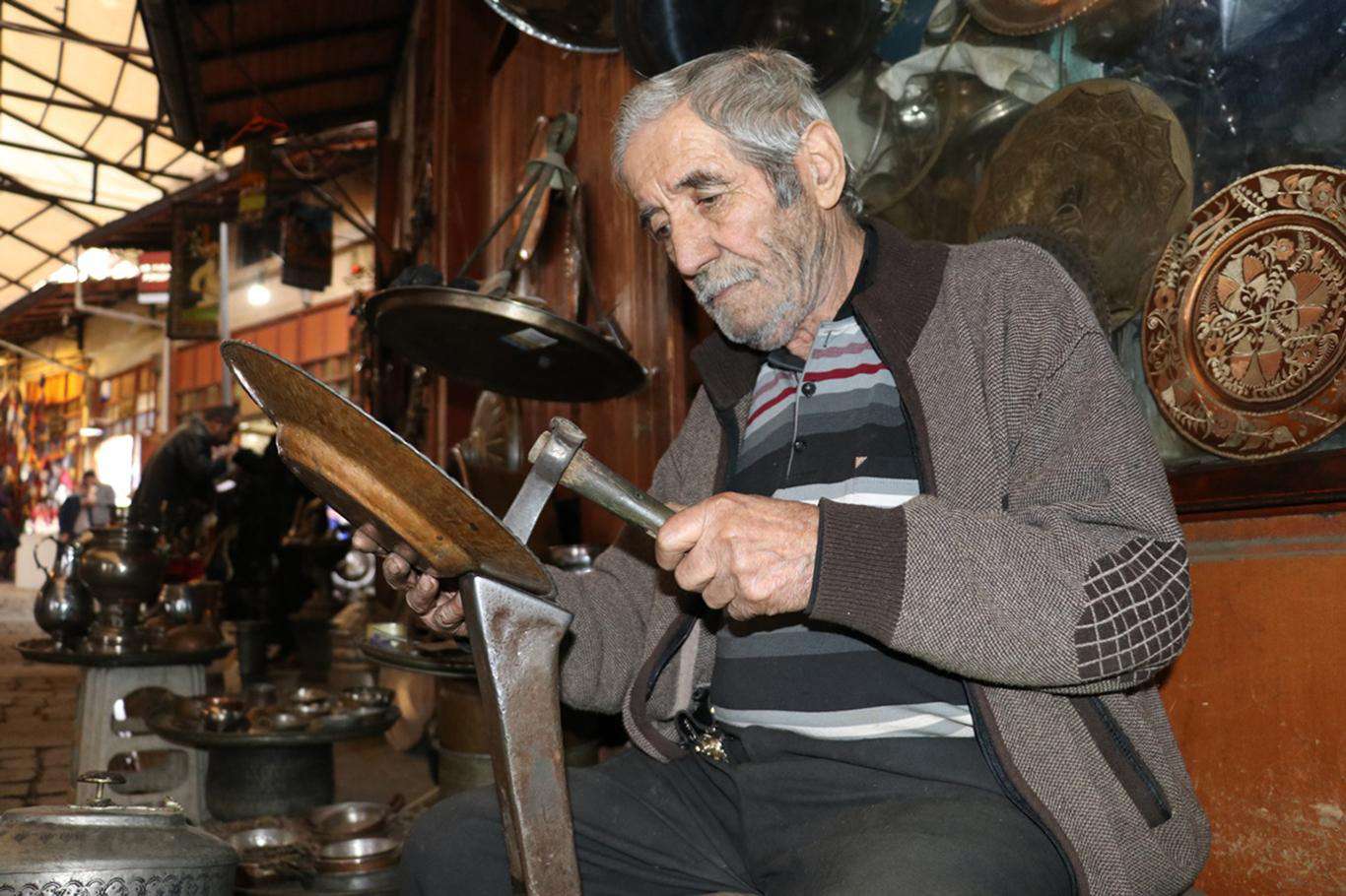 Bakırcılar ve sedefçiler yetiştirecek çırak bulamıyor