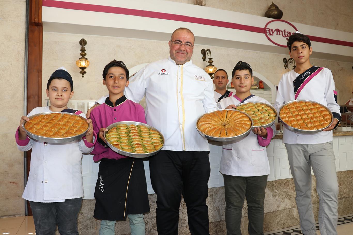 Baklavacılarda "tatlı" bayram telaşı