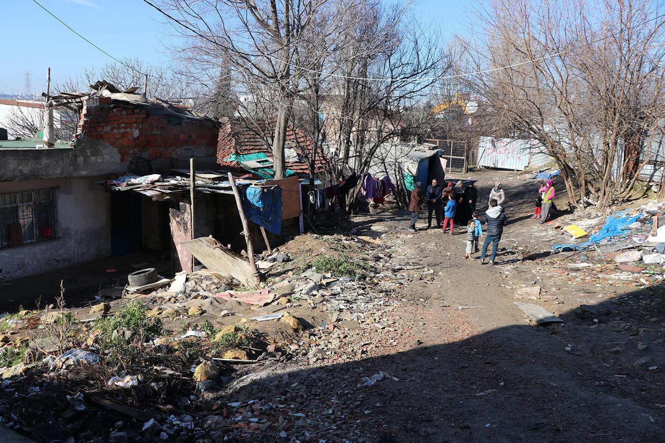 Barakada yaşam mücadelesi veriyorlar