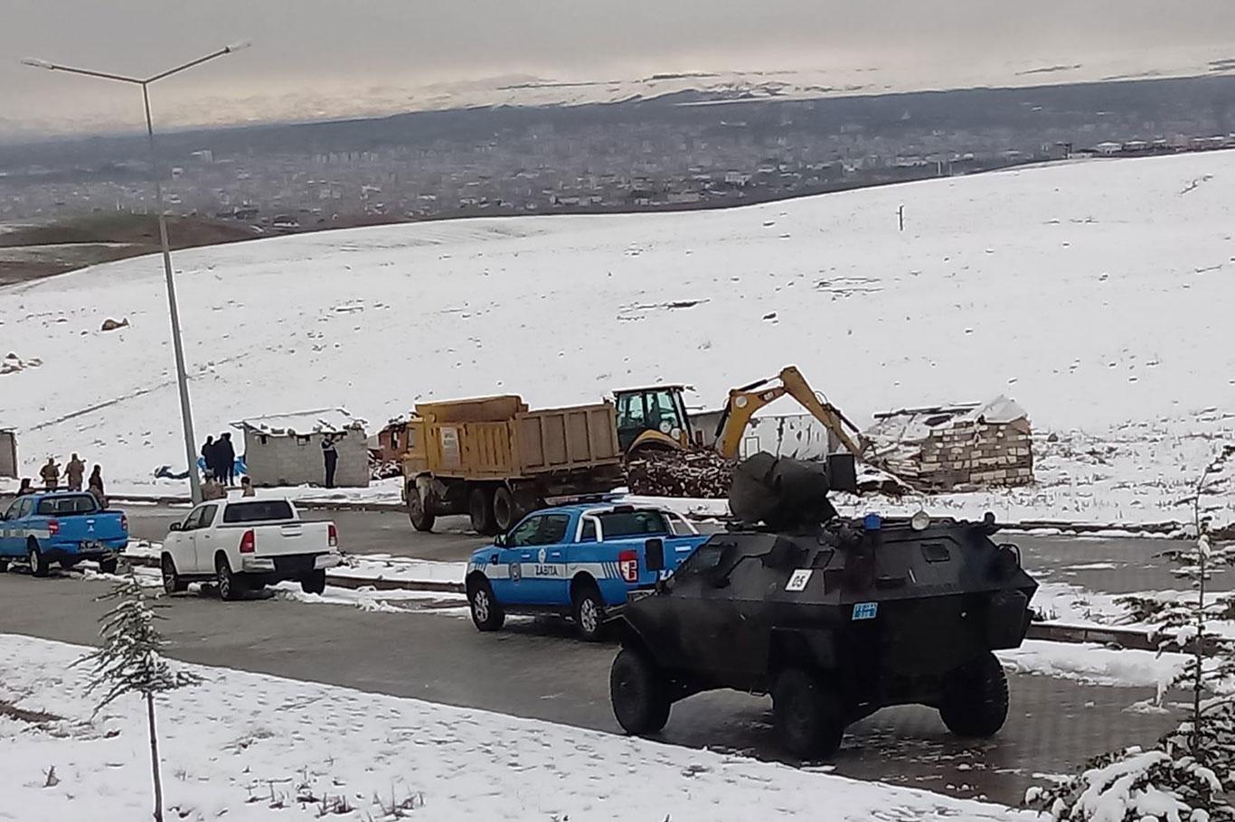 Batman Belediyesinin tandırları yıkması mahalle sakinlerinin tepkisine yol açtı