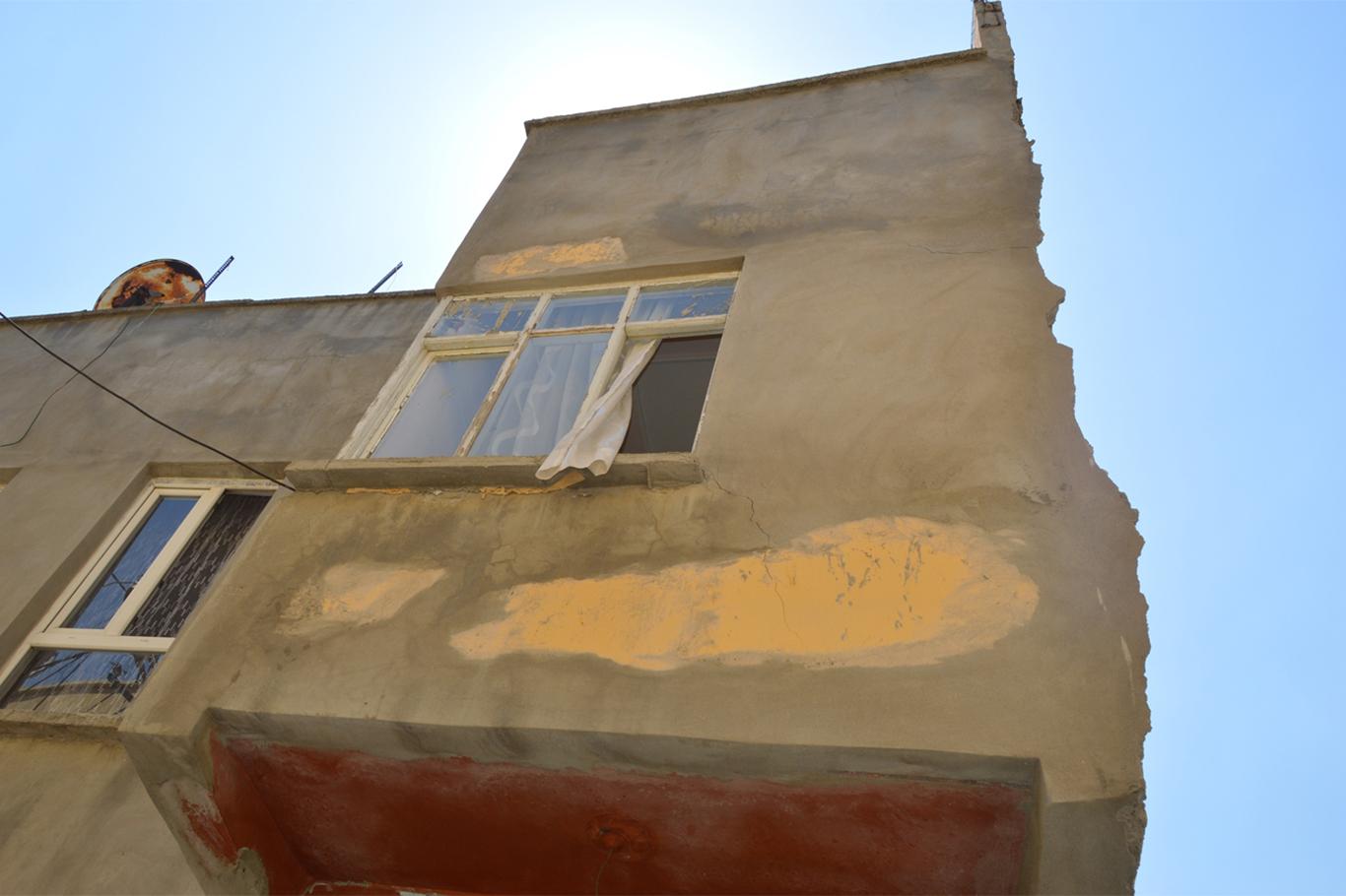 Yıkımda evi kullanılamaz hale gelen vatandaştan HDP'li belediyeye tepki