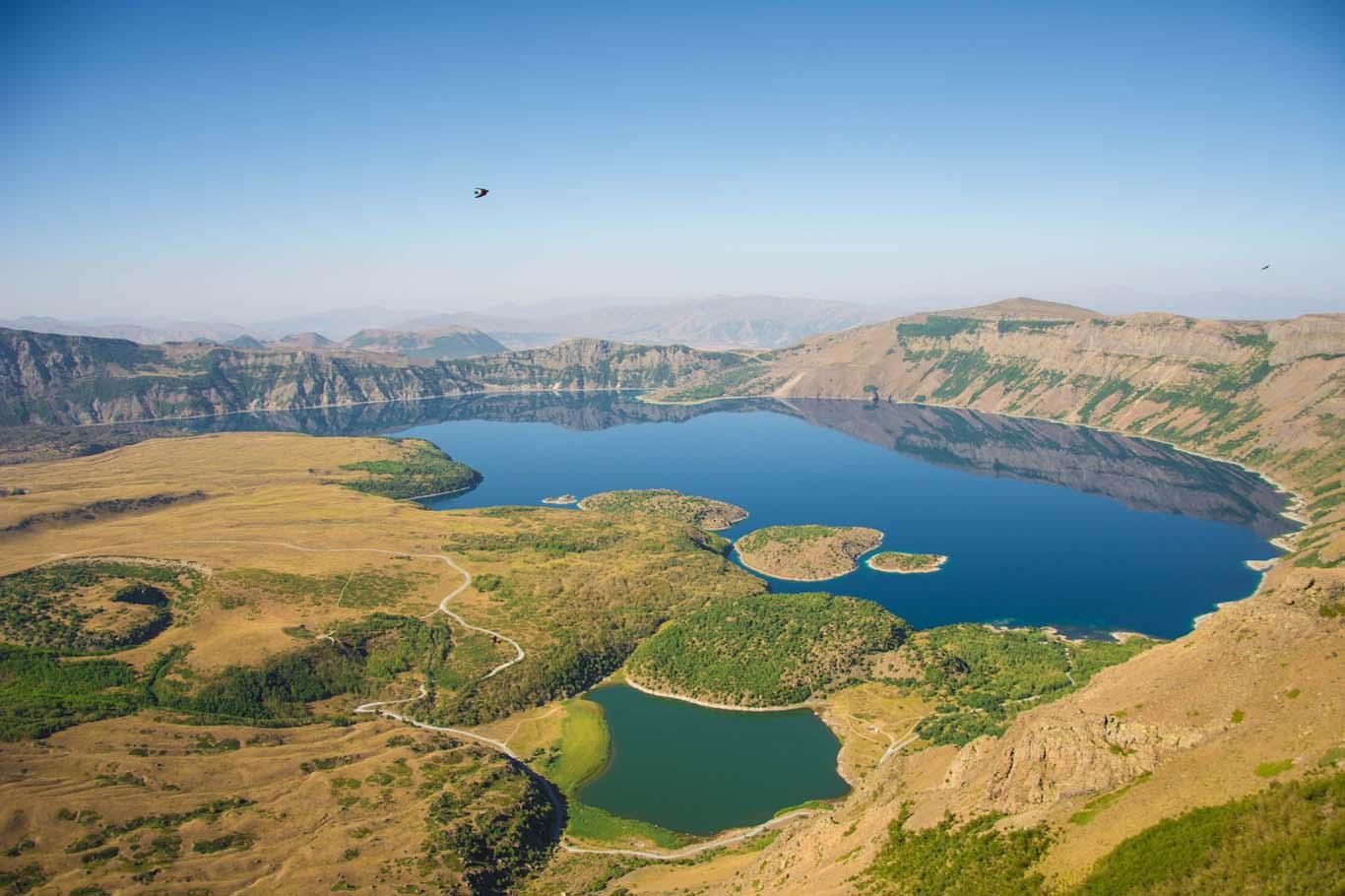 Bir doğa harikası Nemrut Krater Gölü