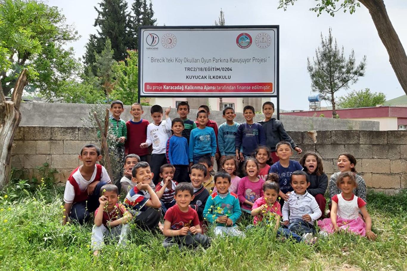Birecik’te köy okullarına oyun parkı yapıldı