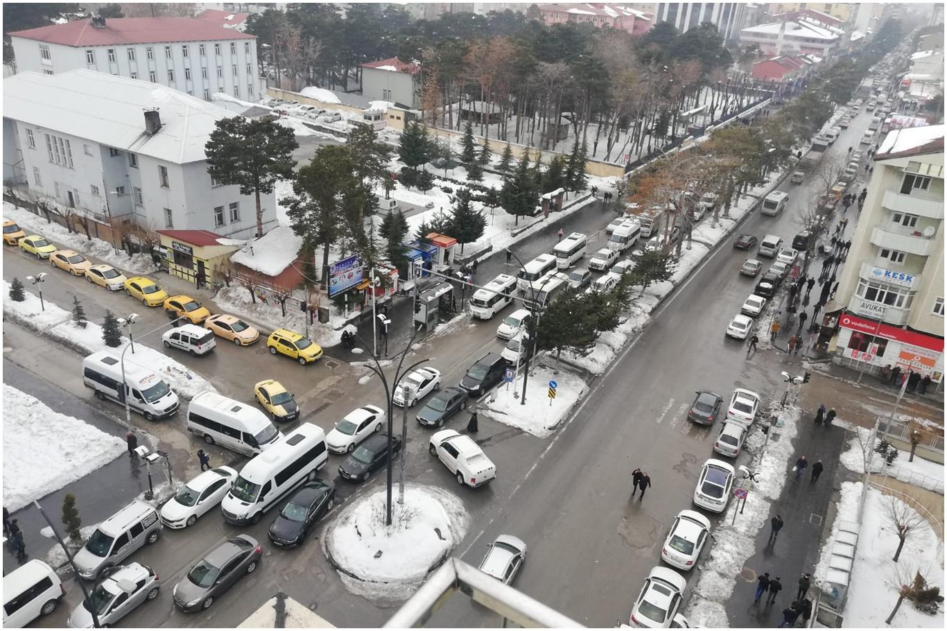 Bitlis’te 3 köy ve 6 farklı mahallede bulunan 10 apartman karantinaya alındı