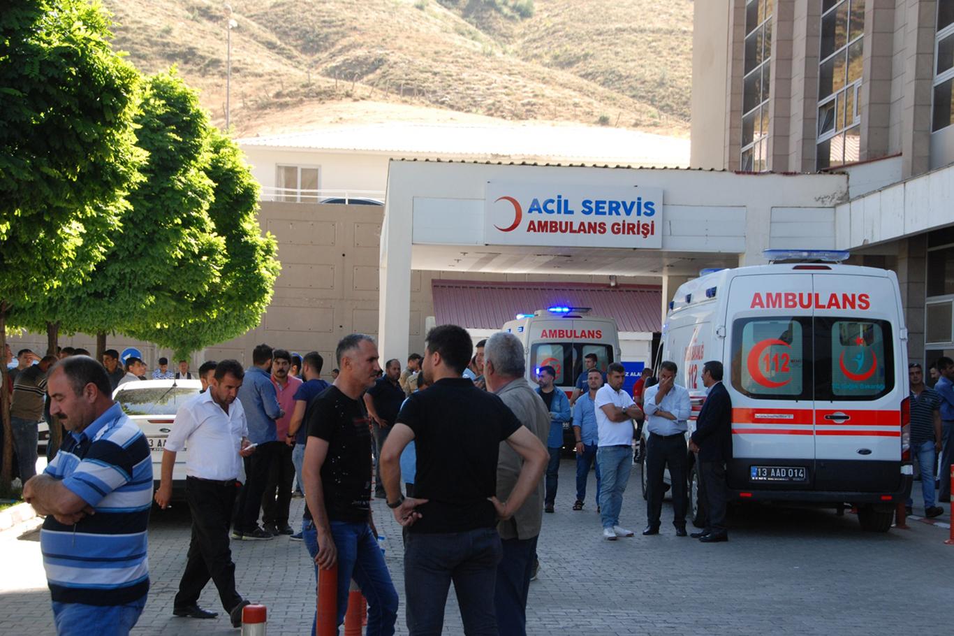  Bitlis’te araca roketli saldırı