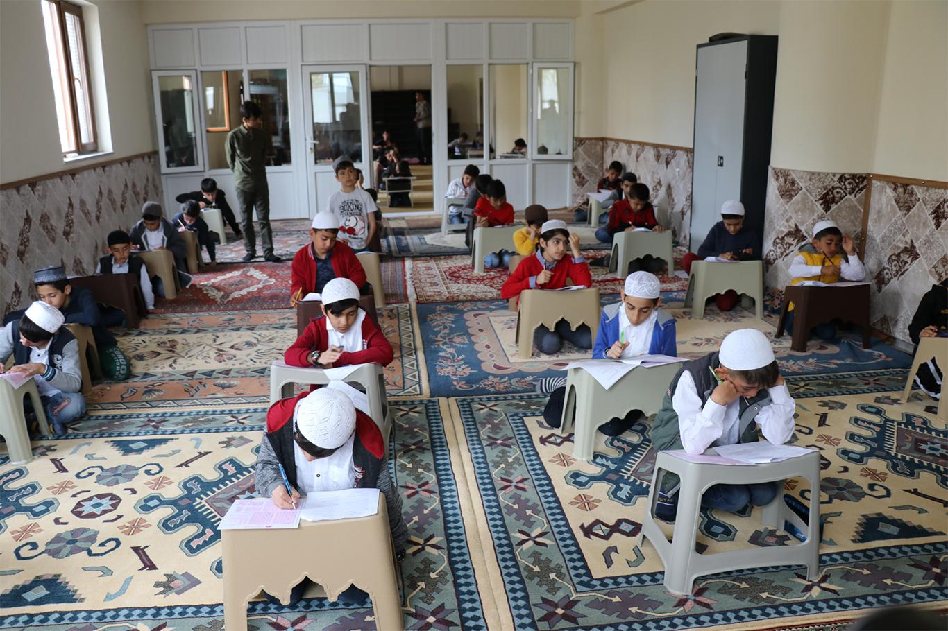 ​Cami-çocuk kaynaşmasını sağlamak amacıyla ödüllü sınav yapıldı