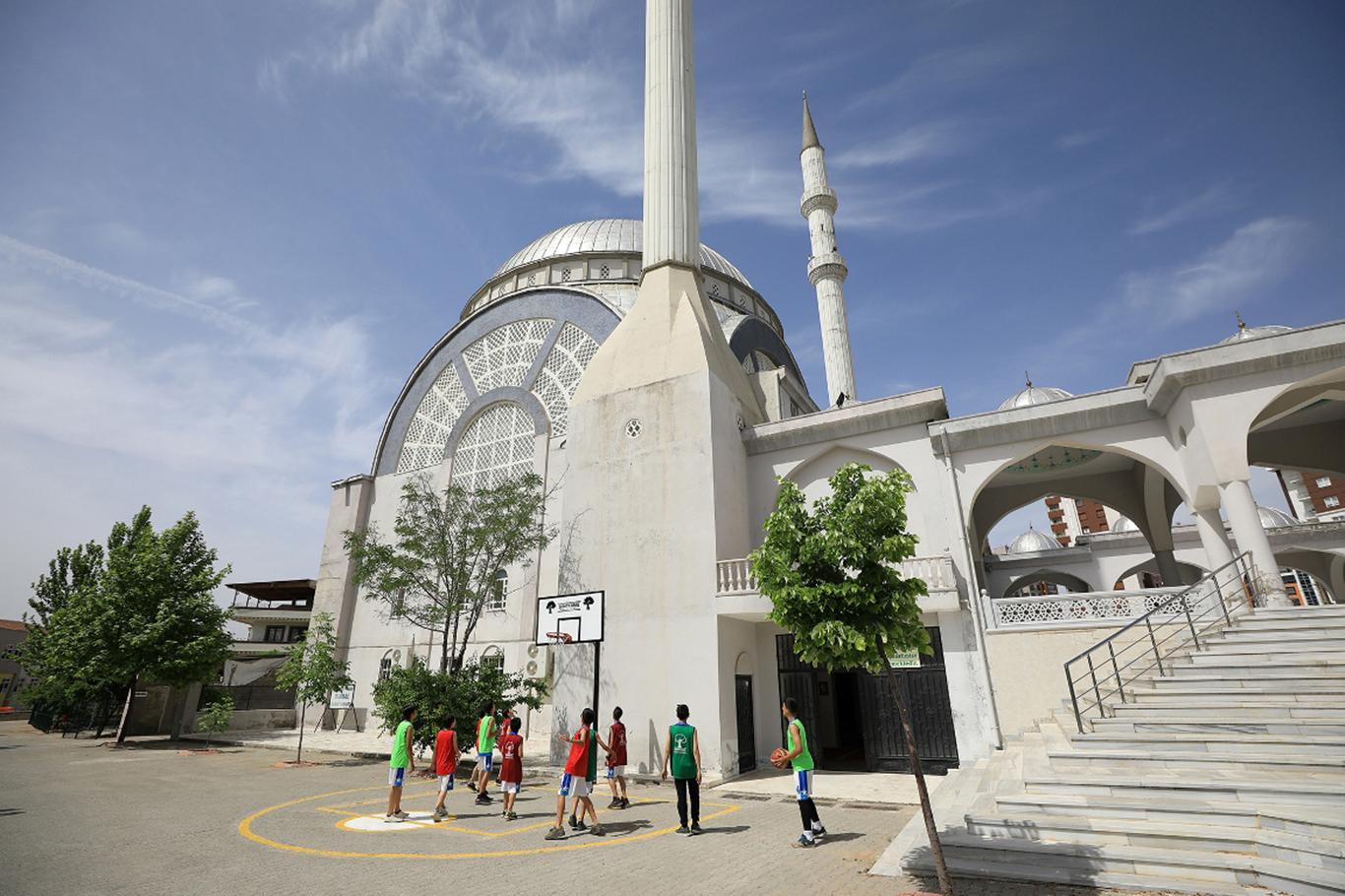​Camilere spor alanları kazandırılıyor