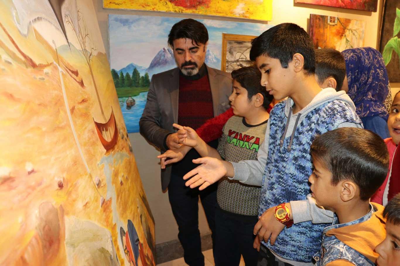 ​ Çizdikleri tablolarla dünyadaki zulümlere dikkat çekiyorlar