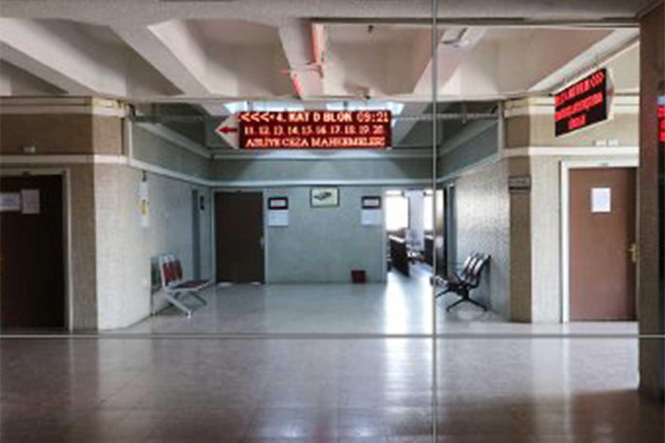 Coronavirus tedbirleri kapsamında adliye binaları bomboş