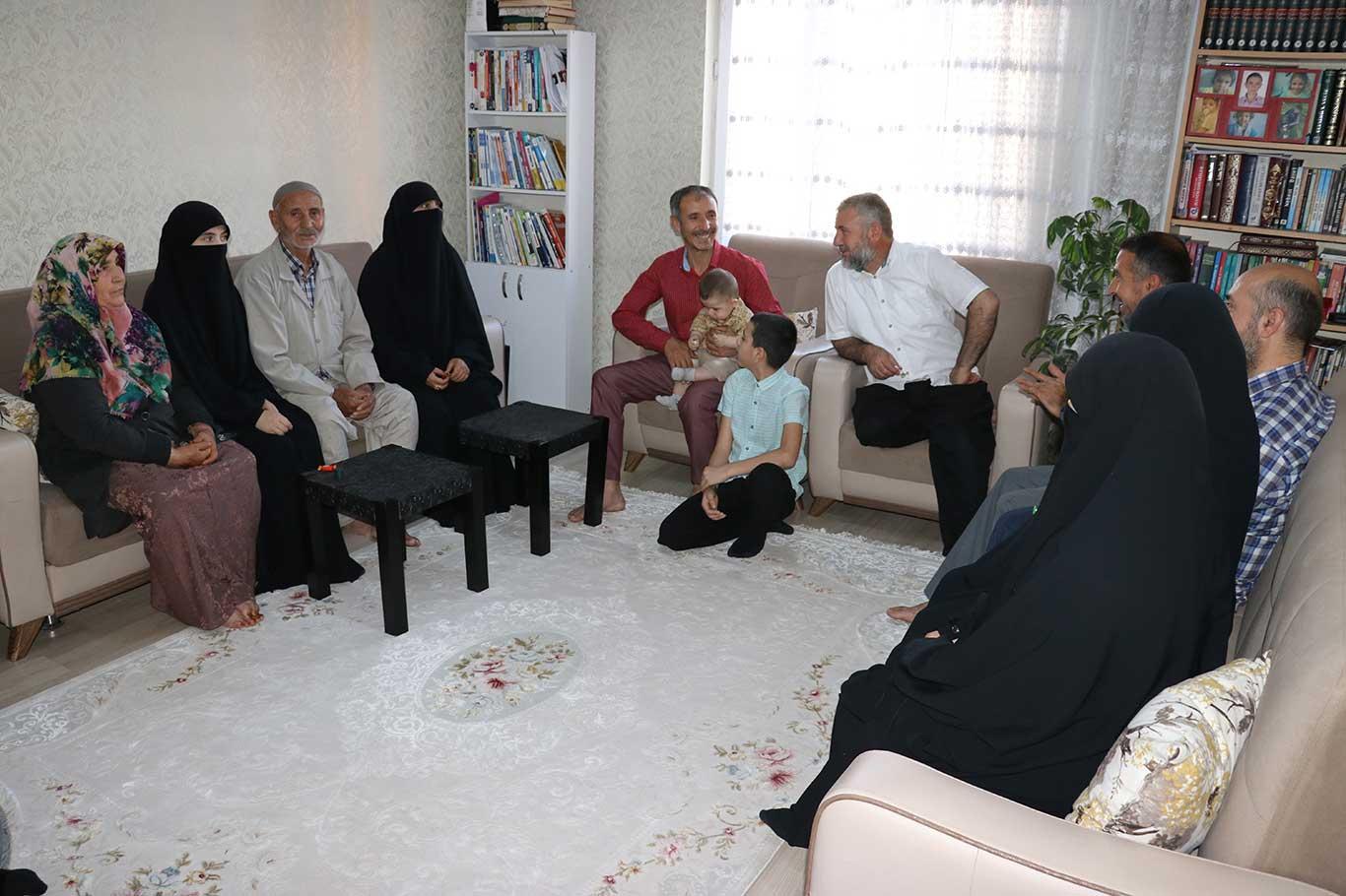 Covid-19 nedeniyle bayram sevinci evlerde yaşanıyor