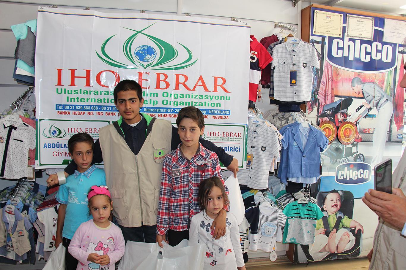 IHO-EBRAR Elazığ'daki yetimlere bayramlık giydirdi