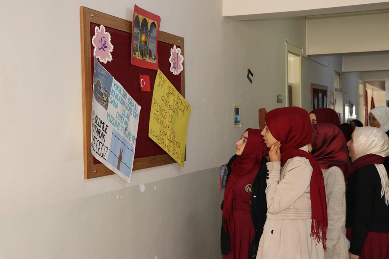 İmam hatip öğrencilerinden 'Kudüs Sokağı' adlı resim sergisi