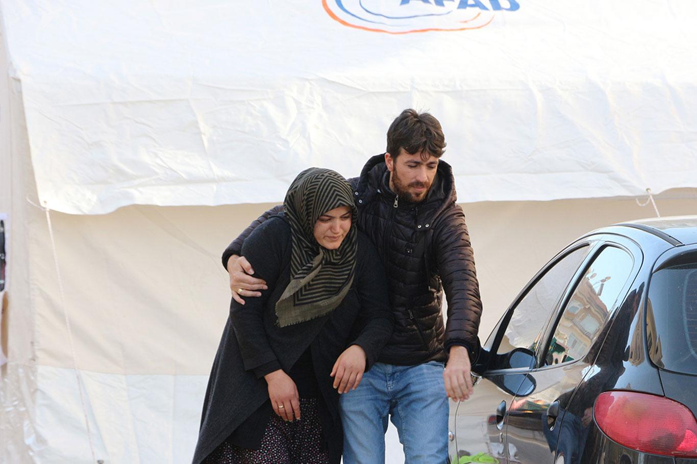 Depremin imtihan olduğunu belirten Elazığlılar, her şeye rağmen şükrediyor           