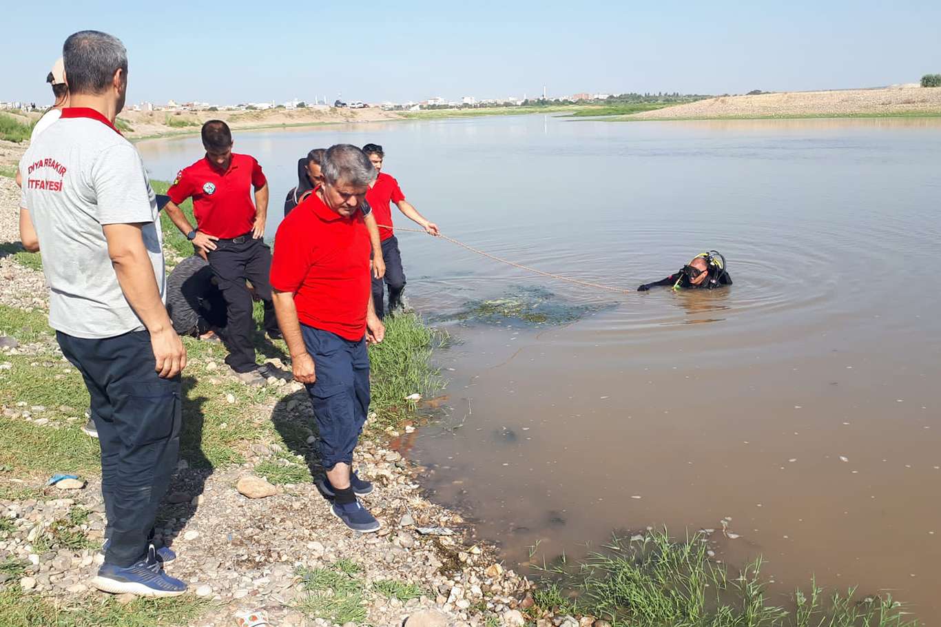 Dicle Nehrine giren 2 çocuk boğuldu