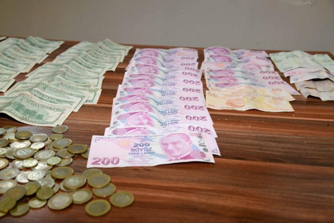 Dilencinin üzerinden yaklaşık 35 bin lira çıktı