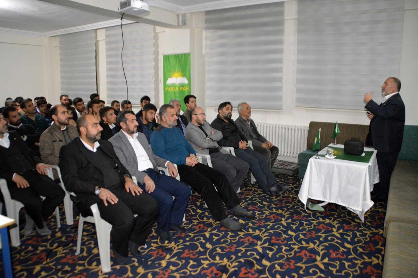 "Din insan hayatını düzenleyen kurallar bütünüdür"