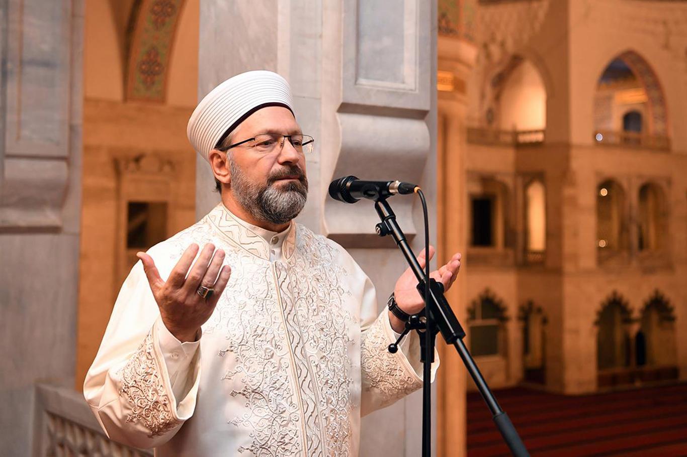 Diyanet İşleri Başkanı Erbaş, Coronavirus salgınının sona ermesi için dua etti