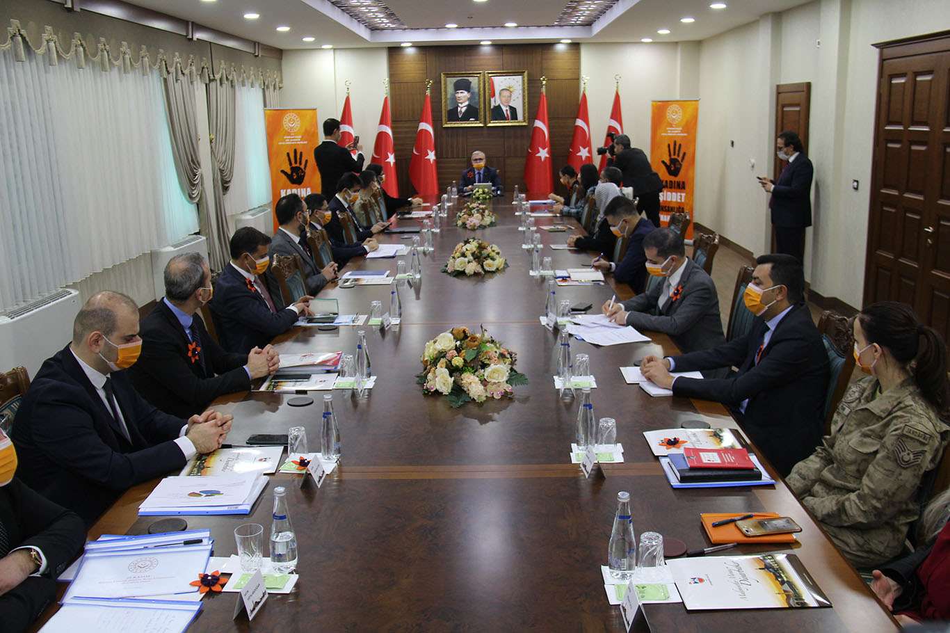 Diyarbakır'da kadına yönelik şiddetle mücadele toplantısı yapıldı