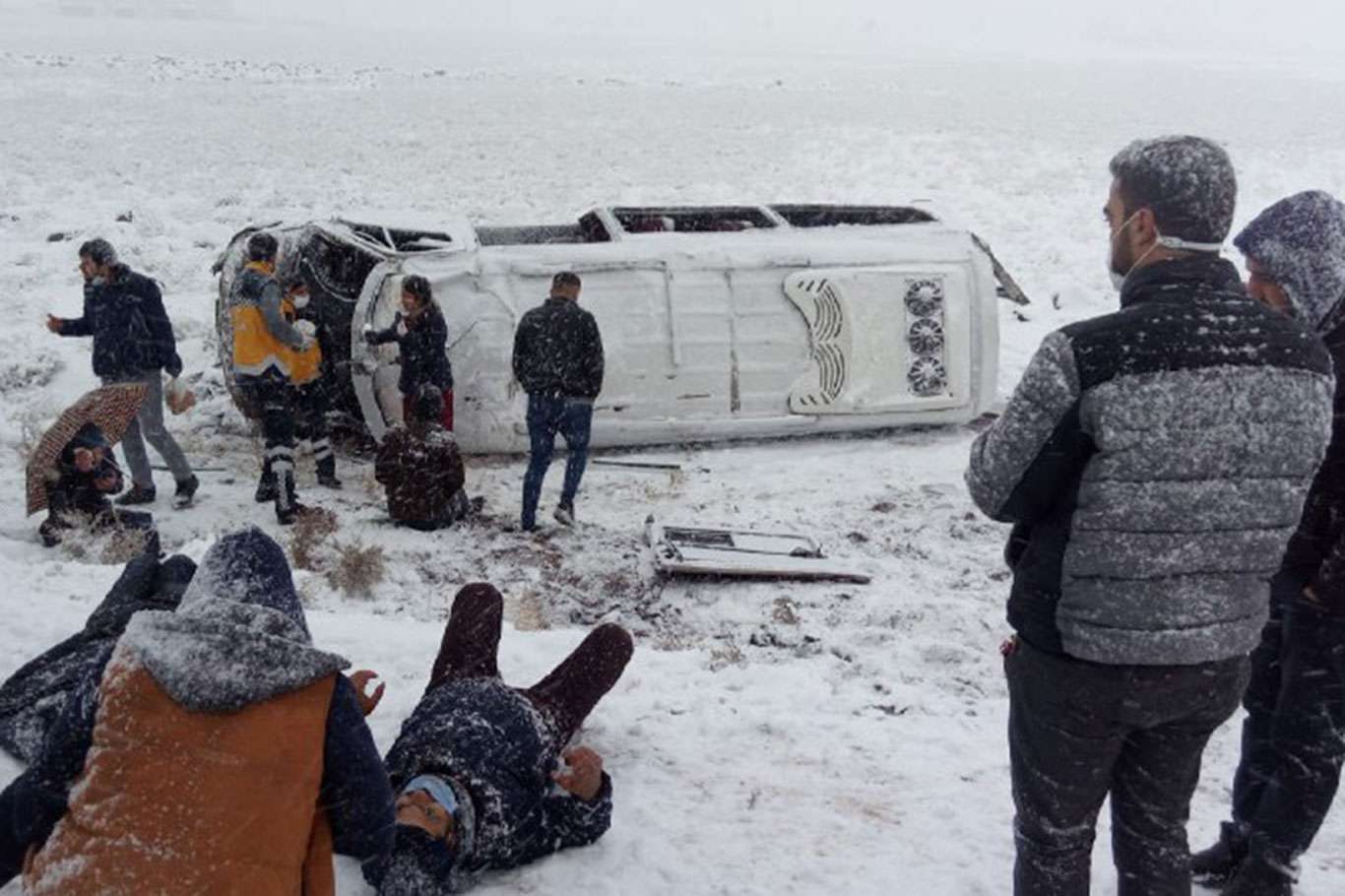 Diyarbakır'da kar yağışı beraberinde kaza getirdi: 7 yaralı