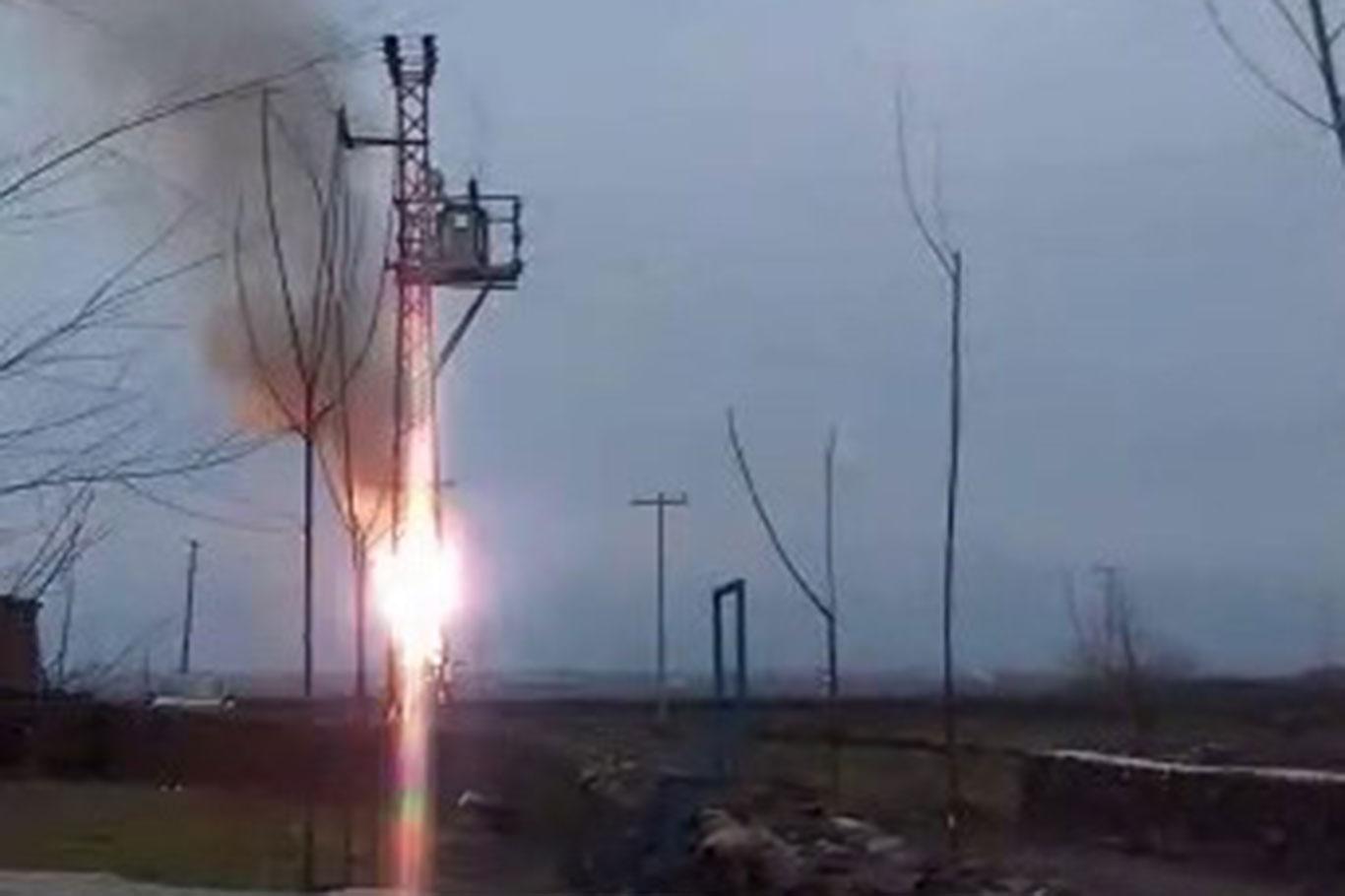 Diyarbakır'da yanan elektrik trafosu korkulu anlar yaşattı