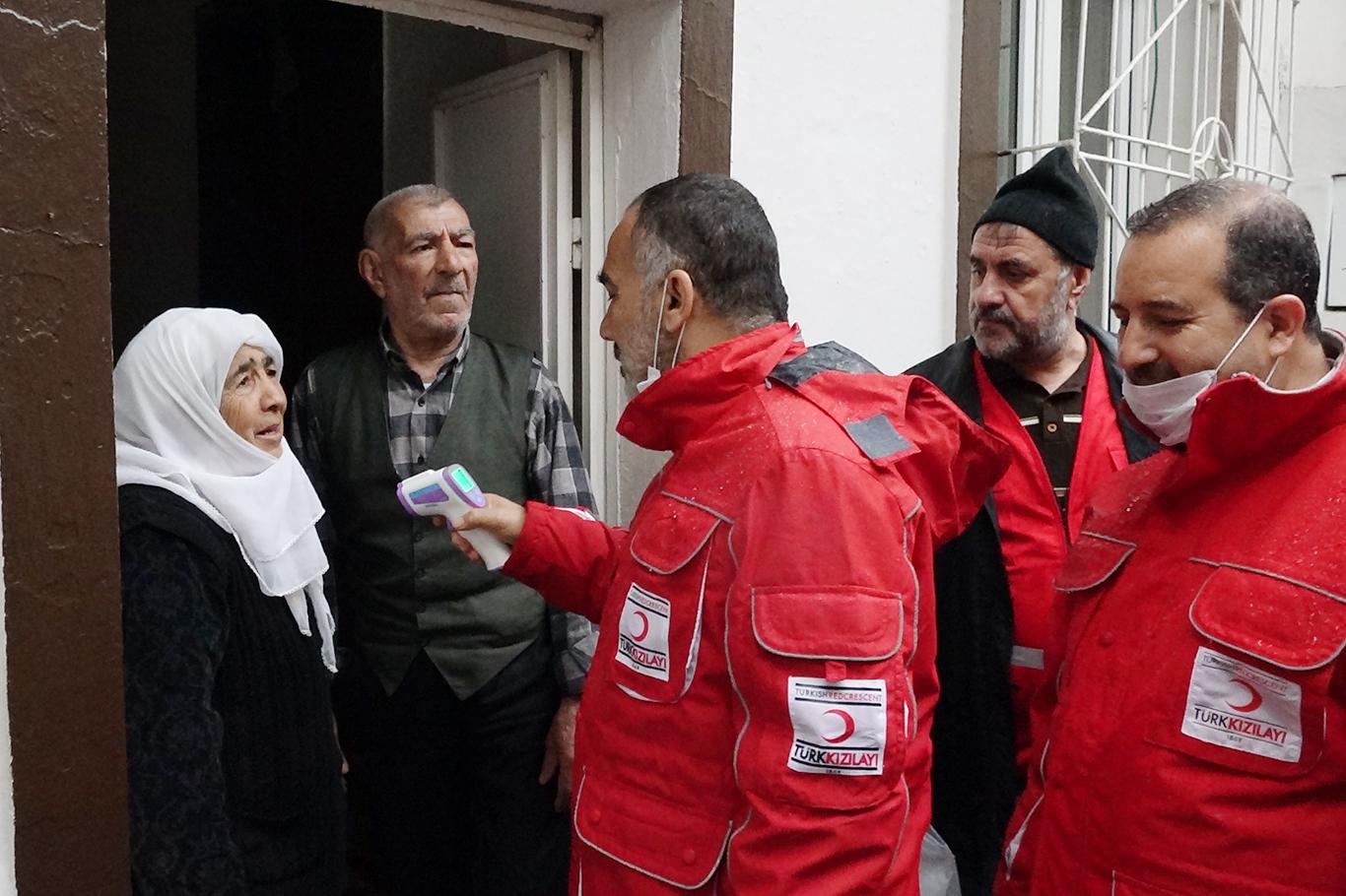 Diyarbakır'daki yaşlılara gıda yardımı