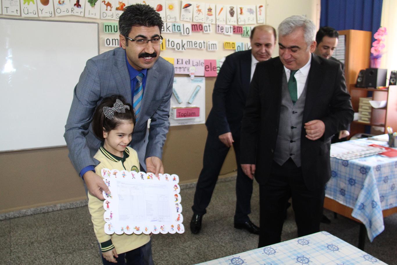 Diyarbakır'da 491 bin öğrenci karne sevinci yaşadı
